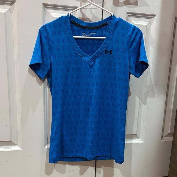 Under Armour Tops - NWOT Under Armour Women's Blue Patterned V-Neck Tee sizeXS